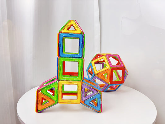 Wie Condis Magnetbausteine die Feinmotorik von Kleinkindern unterstützen? - Condistoys